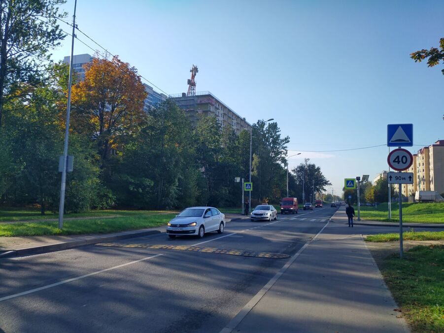 Улично-дорожная сеть, территории дворов, АЗС и парковок